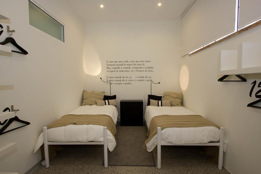 Turismo Do Seculo Hotell Estoril Rum bild A bedroom in the hotel
