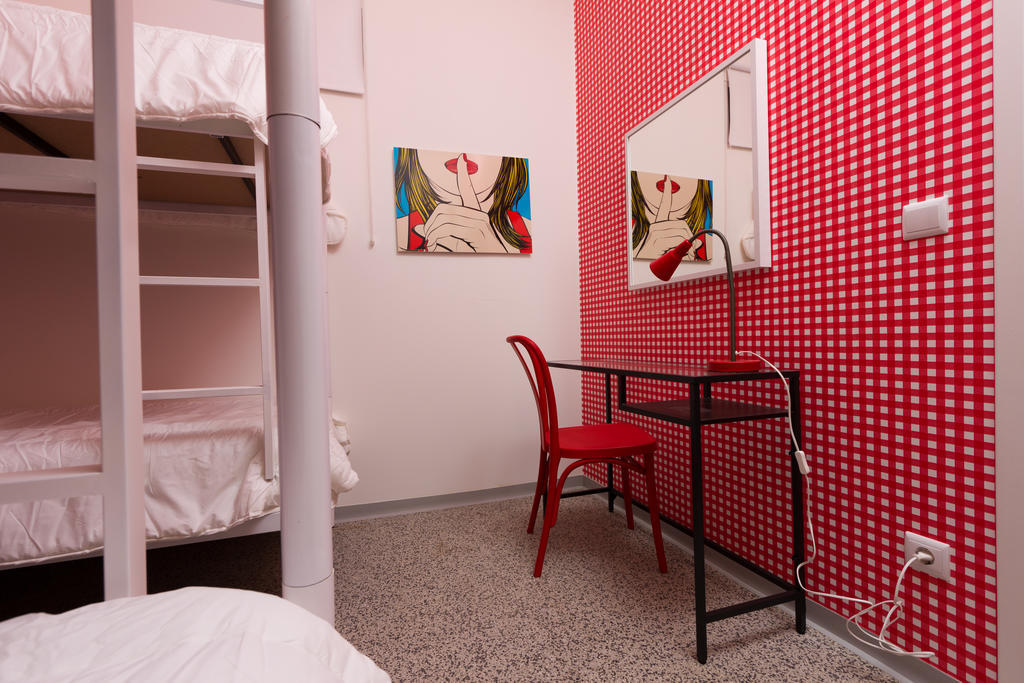 Turismo Do Seculo Hotell Estoril Rum bild A room at the hostel
